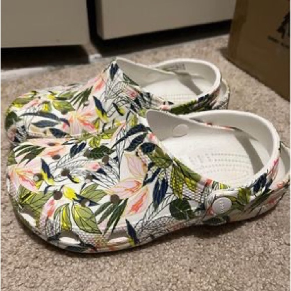 Crocs Size 8